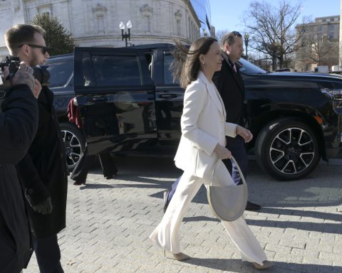 Trump receives Maria Corina Machado while the White House praises Delcy Rodríguez