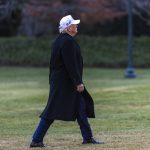 Trump responds “fuck you” to the shout of a worker who called him “protector of pedophiles”