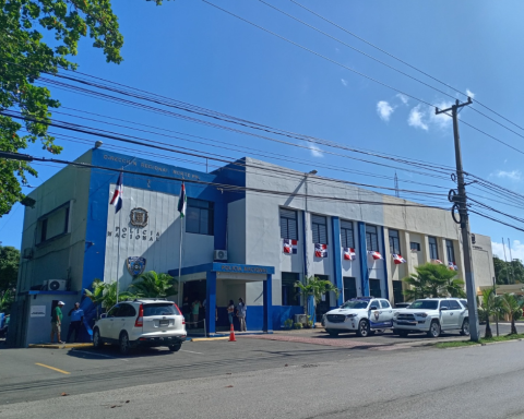 Two women are arrested for trying to rob tourists of their belongings in Sosúa