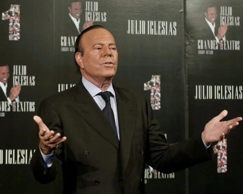 Two women denounce Julio Iglesias in Spain for alleged harassment and sexual assault