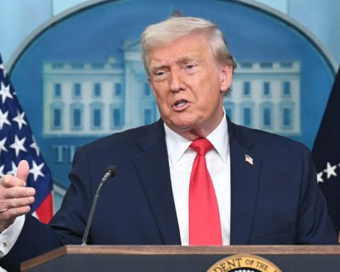 Tycoon threatens again with ground anti-drug offensive