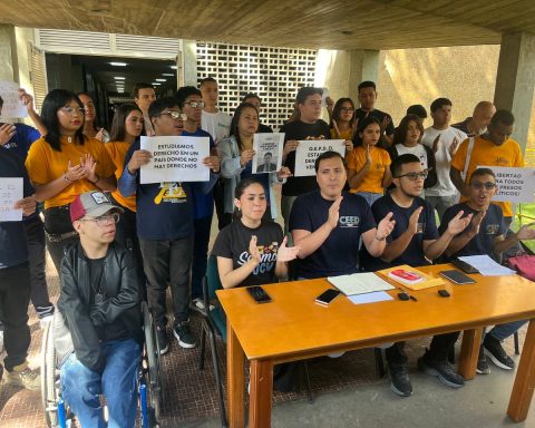 UCV Law students demand complete release of political prisoners