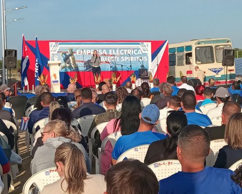 Actor oficial por el Día del Trabajador Eléctrico en Sancti Spíritus