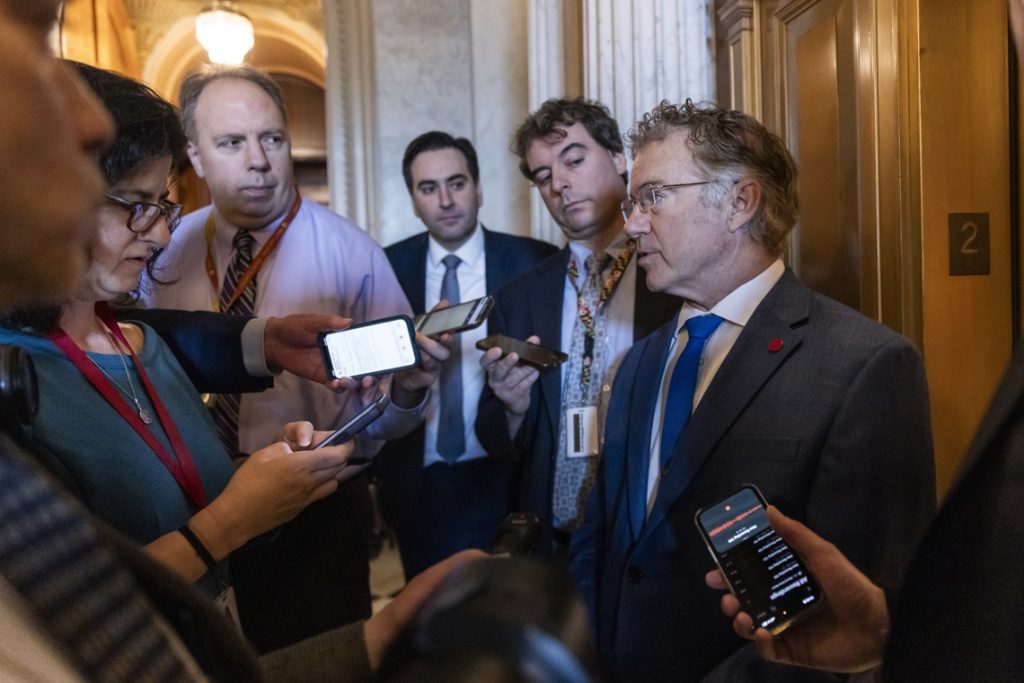 US Senate stops Trump and limits military action against Venezuela