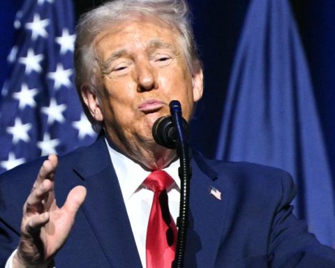 US Supreme Court suspends ruling on Trump tariffs