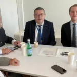 Orlando Gutiérrez-Boronat (primero de izquierda a derecha), líder de la ARC, en un encuentro con Oleksandr Merezhko (tercero), presidente de la Comisión de Relaciones Exteriores del Parlamento de Ucrania, y otros líderes políticos