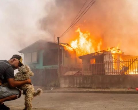 Uncontrolled fires in Chile leave at least 19 dead and thousands evacuated