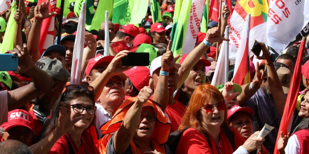 Unions celebrate minimum wage and defend improvements in adjustments