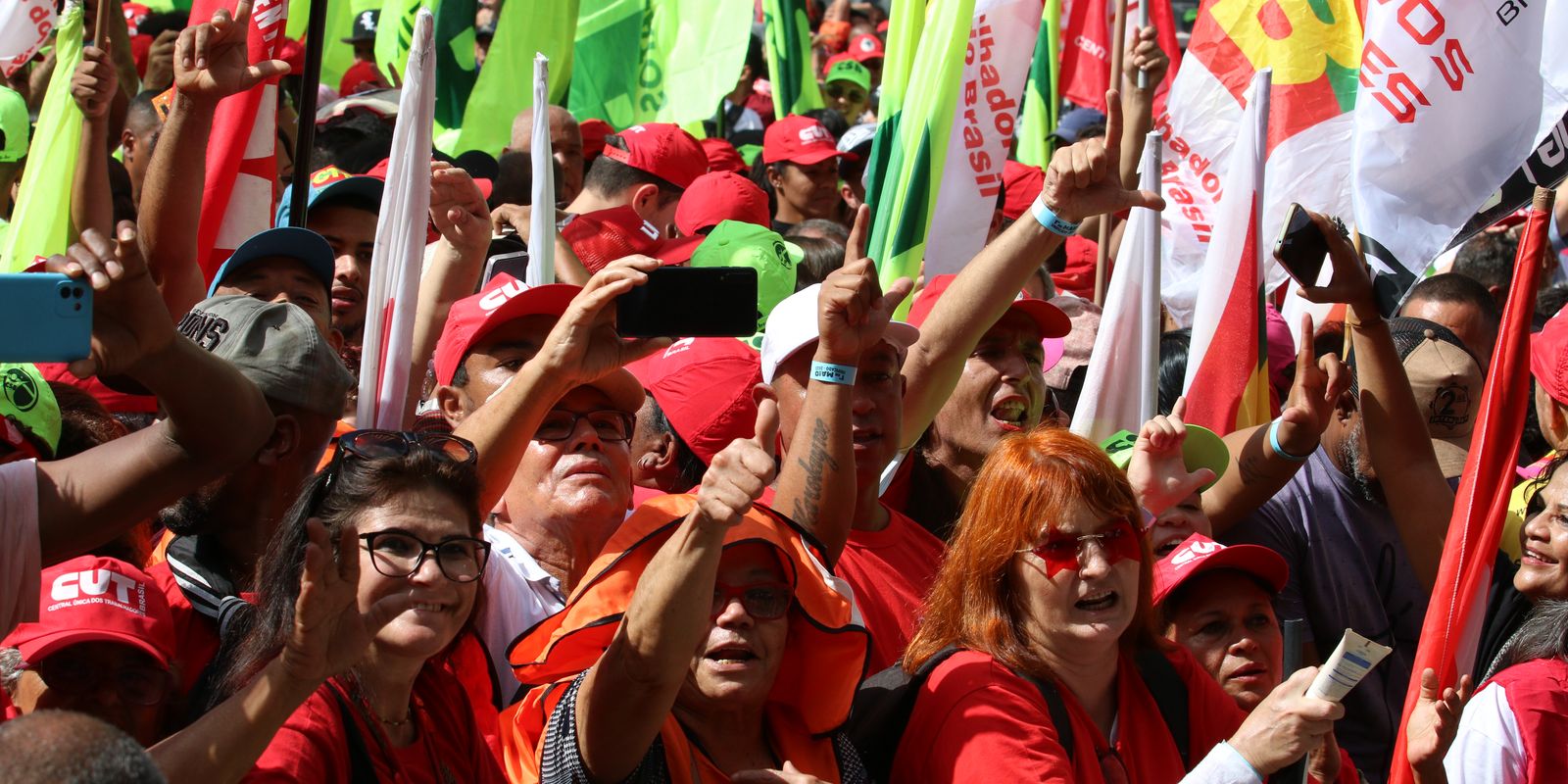 Unions celebrate minimum wage and defend improvements in adjustments