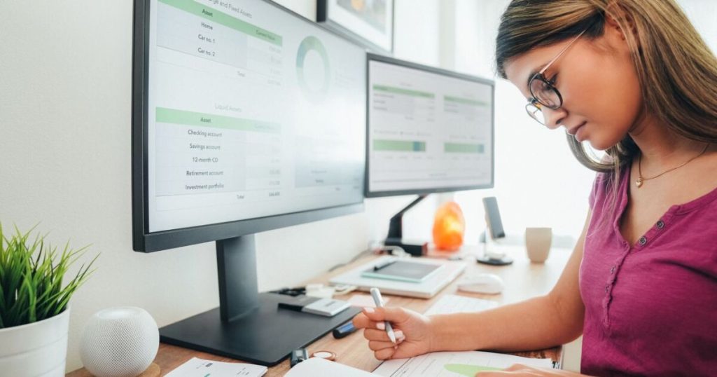 Updating and specialization, the weapons of accountants to survive digitalized processes