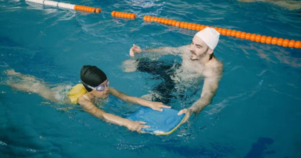 Vacation swimming course opens for boys and girls in Bogotá