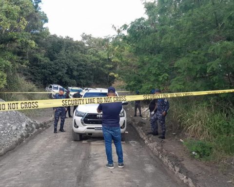 Hallan camioneta de víctimas en asesinato ocurrido en Tireo, La Vega