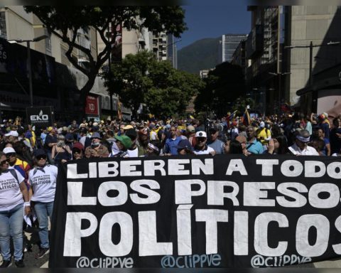 Venezuela: NGO warns that 2 Peruvians are part of the more than 800 detained during the regime