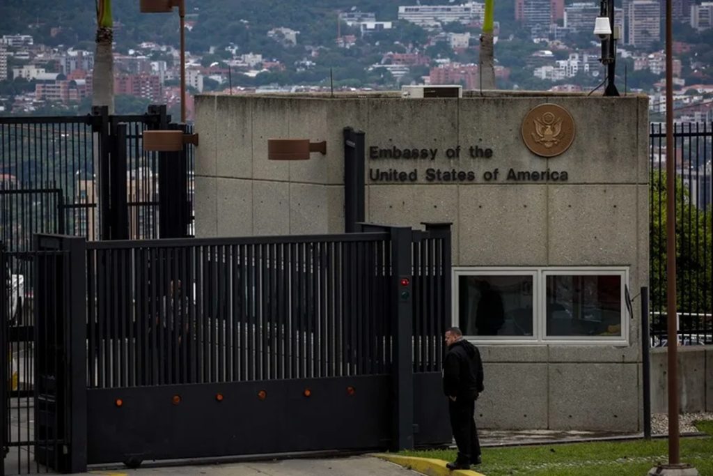Venezuela and the US move towards reopening embassies while Delcy Rodríguez reorganizes her cabinet