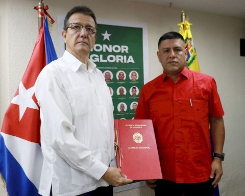 Venezuelan Parliament declares Cubans killed in US attack “heroes and martyrs”