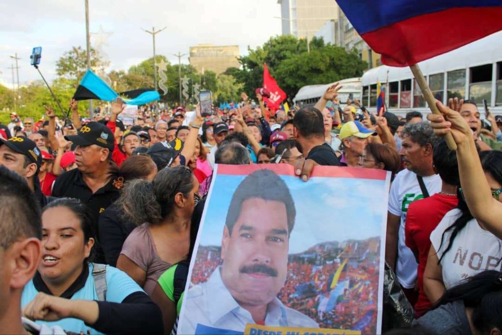 Venezuelans continue in the streets for the release of President Maduro