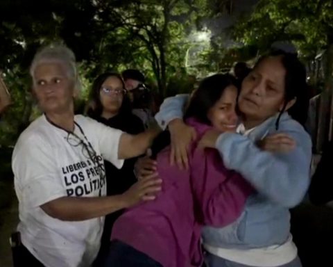 Venezuelans hope for the release of more political prisoners amid negotiations