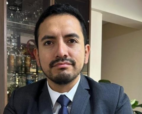 Victor Fuentes: "“Petroperú loses US$1,000 per minute”