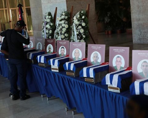 What is hidden in the files of the Cuban soldiers killed in Caracas