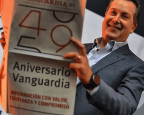 What is known about the arrest of the director of the Vanguardia media