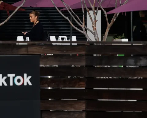 What is known about the sale of TikTok to Oracle in the USA