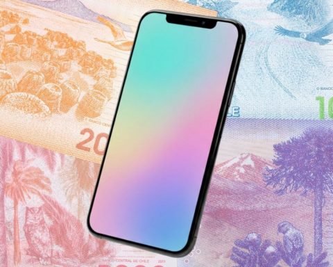 What prices do mid- and high-range phones have in Chile?