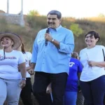 Nicolás Maduro (en el centro), cinco días antes de ser capturado