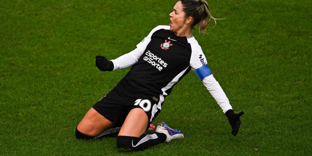 With a goal from Gabi Zanotti, Corinthians reaches the final of the Champions Cup