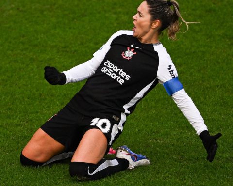 With a goal from Gabi Zanotti, Corinthians reaches the final of the Champions Cup