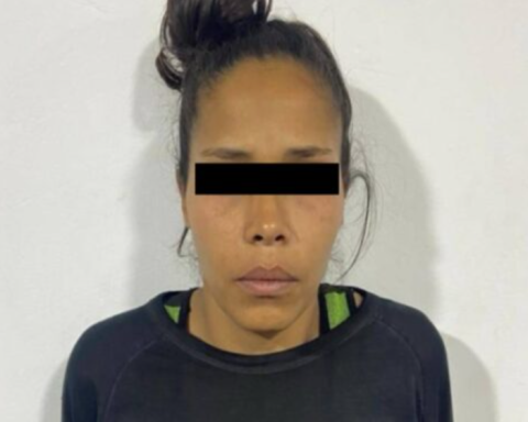 Woman beat her 10-year-old daughter to death for "school problems"