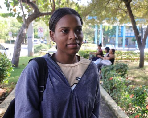 Young Dominicans demand more job opportunities as their day is commemorated