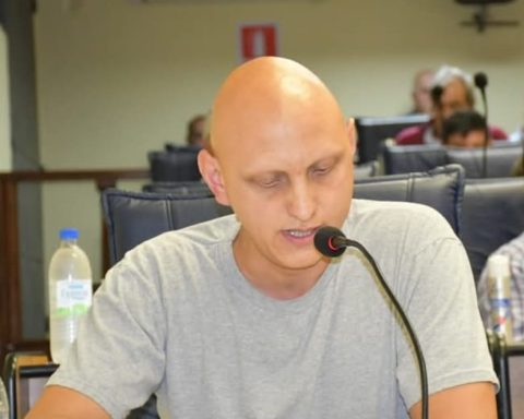 public swimming pool