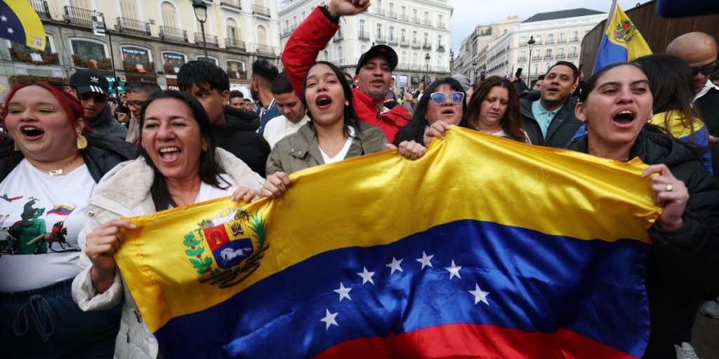 "He fell, he fell!"Venezuelans in Madrid celebrate the capture of Maduro