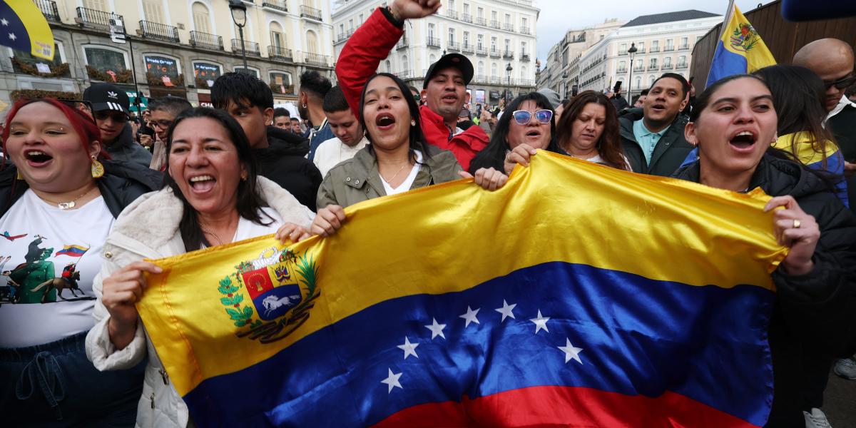 "He fell, he fell!"Venezuelans in Madrid celebrate the capture of Maduro