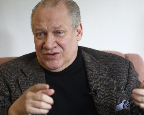 "I see no signs in the US of a military operation in Cuba"says Rafael Rojas