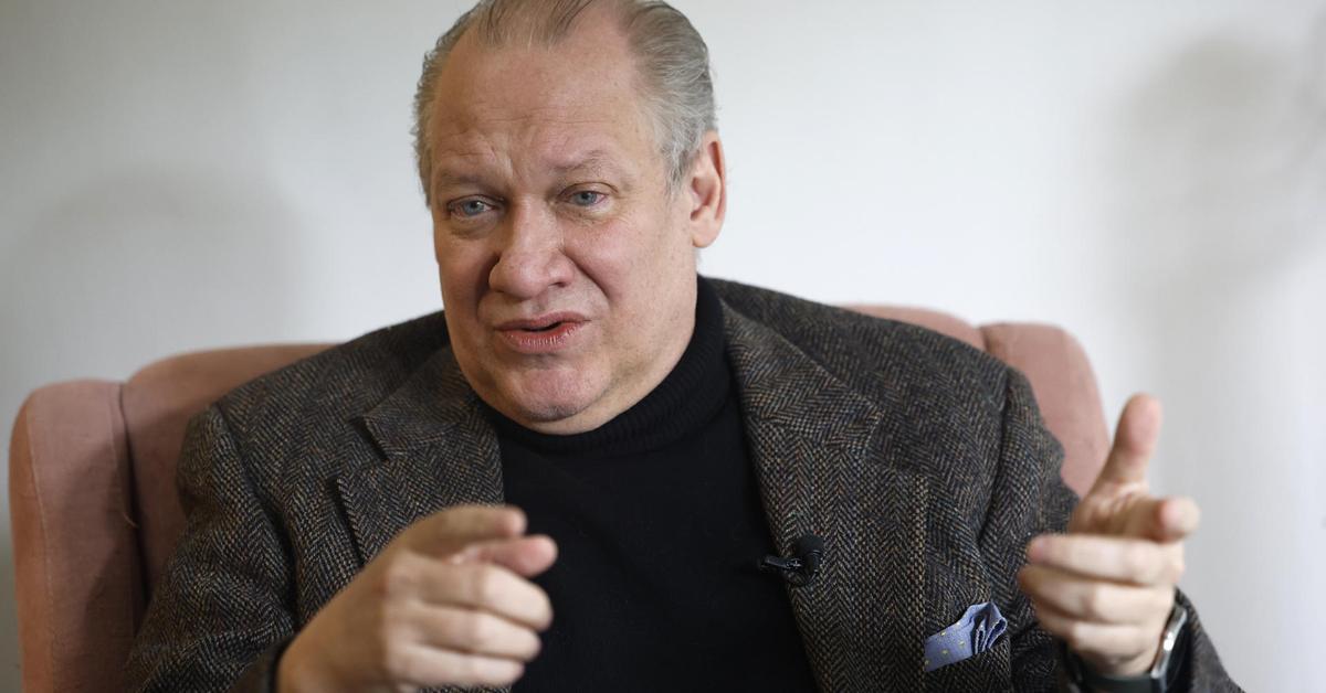 "I see no signs in the US of a military operation in Cuba"says Rafael Rojas