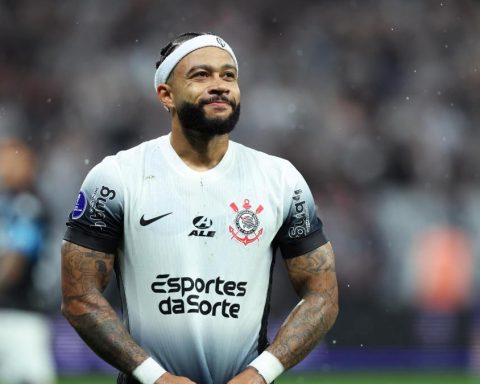 "I'm surprised that Memphis thinks about renewing, because he will have to wait in line to get paid"