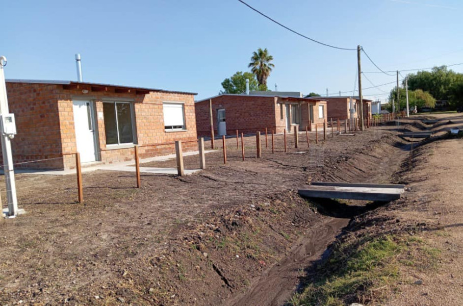 28 families open new homes in Campana