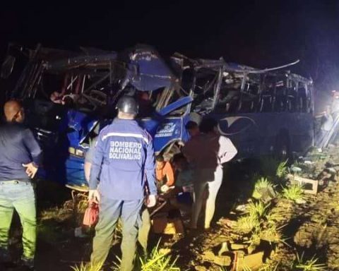 48 injured after a bus overturns in Cojedes