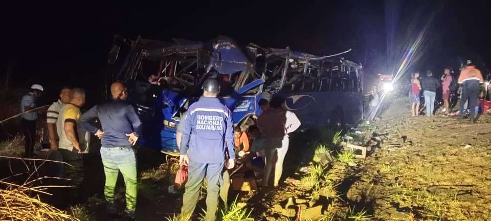 48 injured after a bus overturns in Cojedes