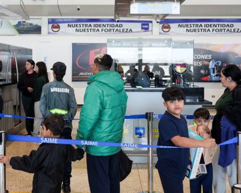 84 deported migrants from the US arrive, including two teenagers and seven children