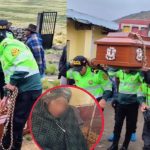90-year-old mother loses her only son and police help move the coffin in Ayacucho