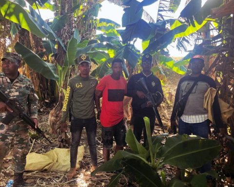 Apresan en Elías Piña a haitiano que afirma ser acusado de matar a varias mujeres en Haití