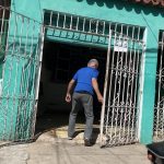 A crooked sign and a lot of demand at a Cubamax point in Diez de Octubre