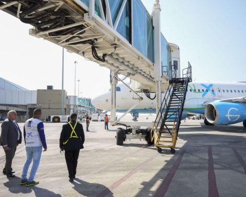 A plane arrives in Venezuela with 109 migrants repatriated from Miami