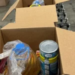 Cajas con ayuda humanitaria enviadas en el primer vuelo de asistencia de EE.UU. a la población cubana afectada por el huracán Melissa