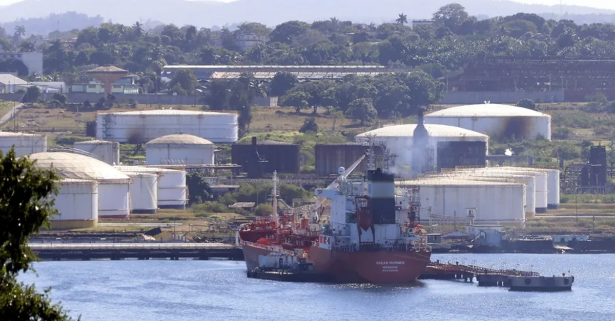 A tanker linked to the "energy bridge" between Venezuela and Cuba arrives in Matanzas