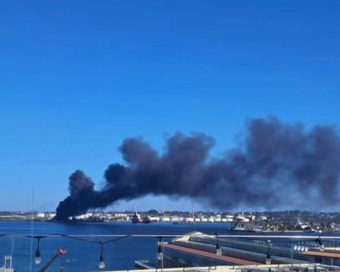 A warehouse at the Ñico López refinery catches fire in Havana
