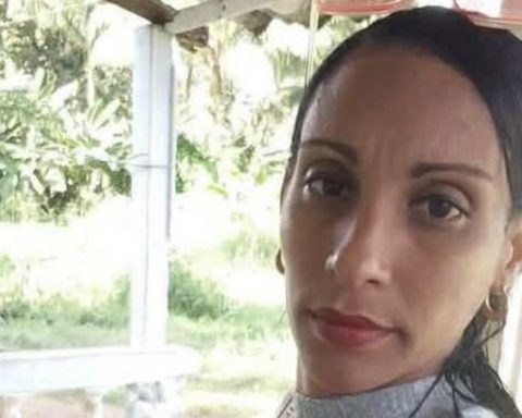 A young woman was murdered in Santa Clara in the middle of the street in front of her 14-year-old son