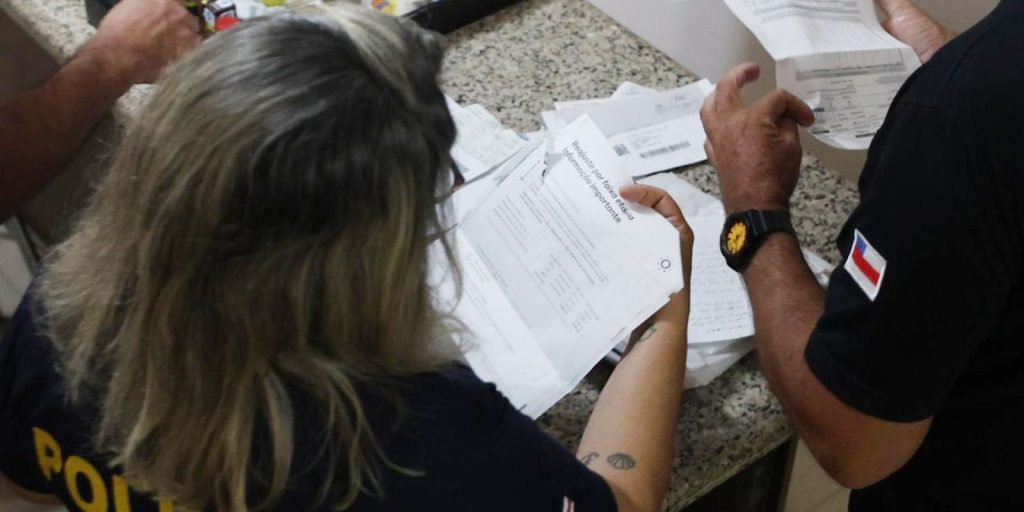 AM: Police arrest public agents suspected of collaborating with faction